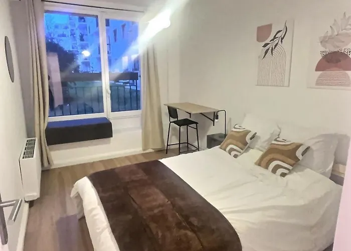 Appartamento Large For 10 People Saint Fargeau Parigi